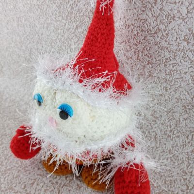 Вязаная игрушка на елку Дед Мороз, 21 см — фото 4
