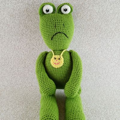 Вязаная игрушка Лягушка-зеленушка, 47 см  — фото 2