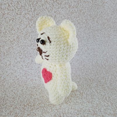 Вязаная игрушка-валентинка Котик с сердечком, 16 см — фото 4
