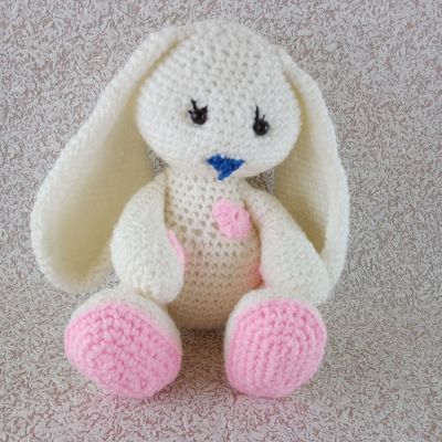 Вязаная игрушка Длинноухий заяц, 22 см — фото 1