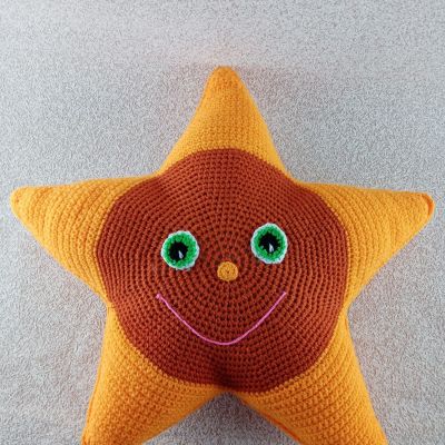 Вязаная игрушка-подушка Звездочка, 53×53 см — фото 1