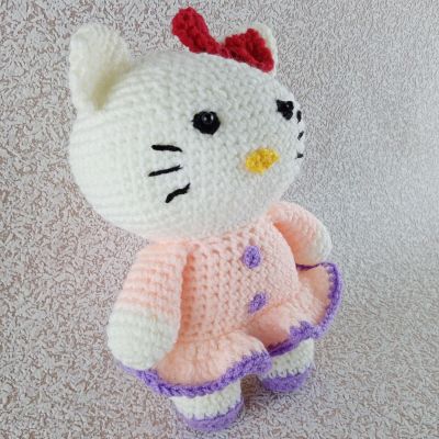 Вязаная игрушка Кошечка Китти из мультика «Hello Kitti», 26 см — фото 2