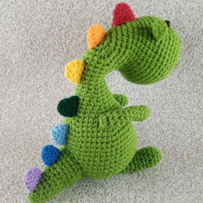 Вязаная игрушка Динозаврик, 22 см — фото 3