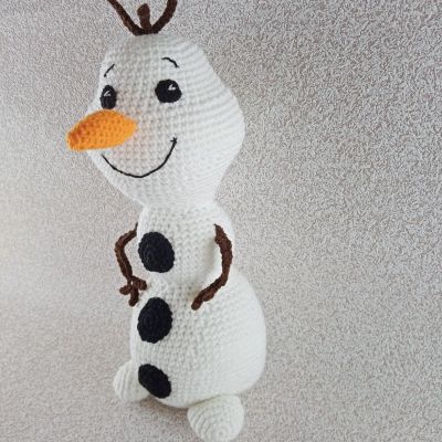 Вязаная игрушка Снеговик Олаф из мультика «Холодное сердце», 40 см — фото 2