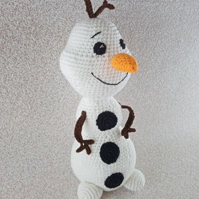 Вязаная игрушка Снеговик Олаф из мультика «Холодное сердце», 40 см — фото 3