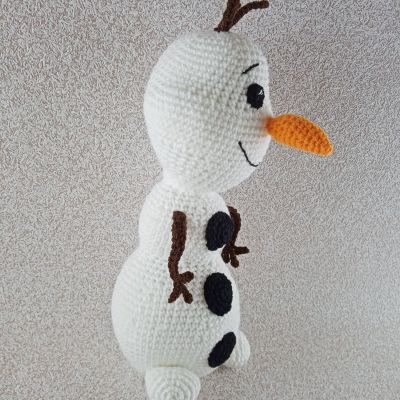 Вязаная игрушка Снеговик Олаф из мультика «Холодное сердце», 40 см — фото 4
