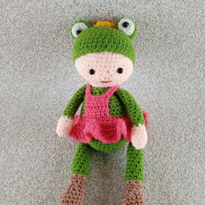 Вязаная игрушка Куклёнок-лягушонок, 29 см — фото 1