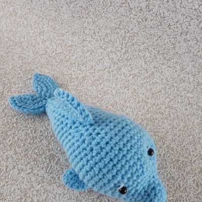 Вязаная игрушка Дельфинёнок-малыш, 22×13 см  — фото 3