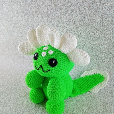 Вязаная игрушка Водяной дракон Аксолотль зеленого цвета, 28 см (хвост 18 см) — фото 3