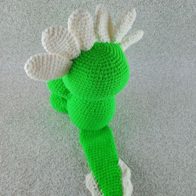 Вязаная игрушка Водяной дракон Аксолотль зеленого цвета, 28 см (хвост 18 см) — фото 6
