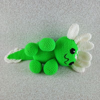 Вязаная игрушка Водяной дракон Аксолотль зеленого цвета, 28 см (хвост 18 см) — фото 5
