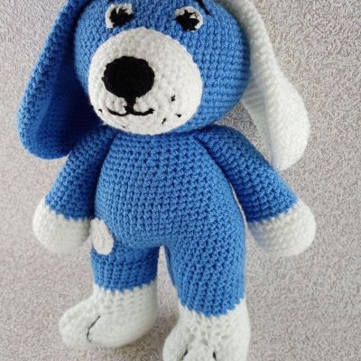 Вязаная игрушка Голубой щенок, 31×25 см — фото 2