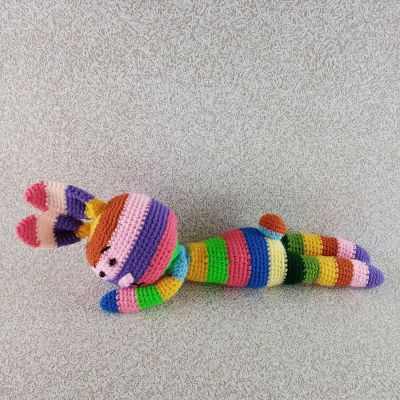 Вязаная игрушка Разноцветный Заяц, 49×14 см — фото 5