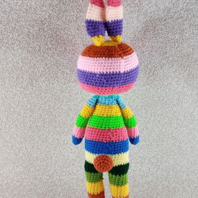 Вязаная игрушка Разноцветный Заяц, 49×14 см — фото 3