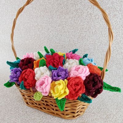 Вязаные цветы розы Юбилейная корзинка, 31×17 см — фото 3