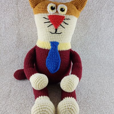 Вязаная игрушка Кот в галстуке, 59×27 см — фото 2