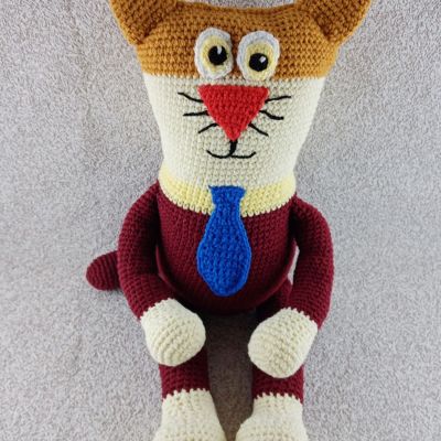 Вязаная игрушка Кот в галстуке, 59×27 см — фото 3