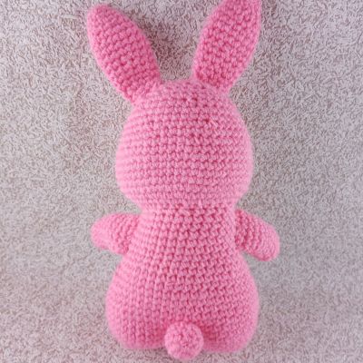 Вязаная игрушка Розовый кролик, 30 см — фото 5