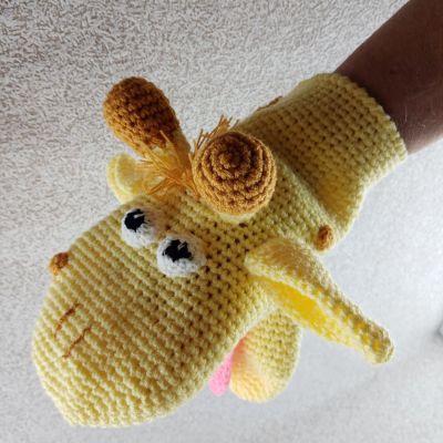 Вязаная игрушка-перчатка Жирафик, 26×15 см — фото 6