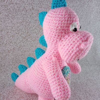 Вязаная игрушка Розовый Дракоша, 29×22 см — фото 2
