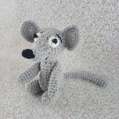 Вязаная игрушка Мышка-малышка, 16×15 см — фото 4