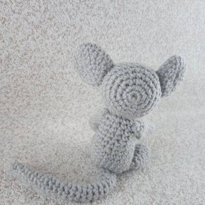 Вязаная игрушка Мышка-малышка, 16×15 см — фото 5