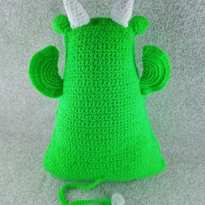 Вязаная декоративная подушка Зелёный дракоша, 33×17×41 см — фото 5