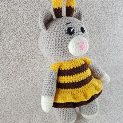 Вязаная игрушка Кошка-пчёлка, 34×23 см — фото 2