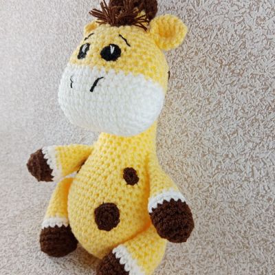 Вязаная игрушка Жираф-малыш, 28×15 см — фото 3