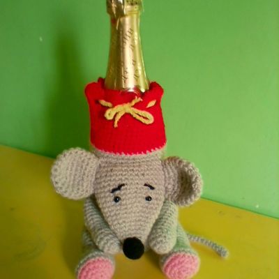Ручная работа Вязанный контейнер для шампанского с символом уходящего года Мыши/крысы, 23 см — фото 5